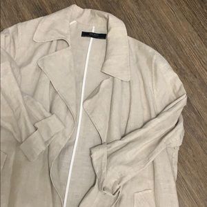 Linen trench coat. Zara.